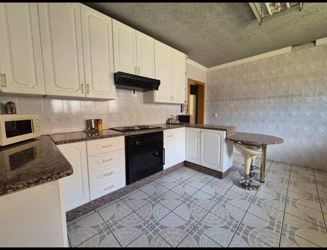 3 BEDROOM HOUSE FOR SALE IN VAN DER MERWES KROON